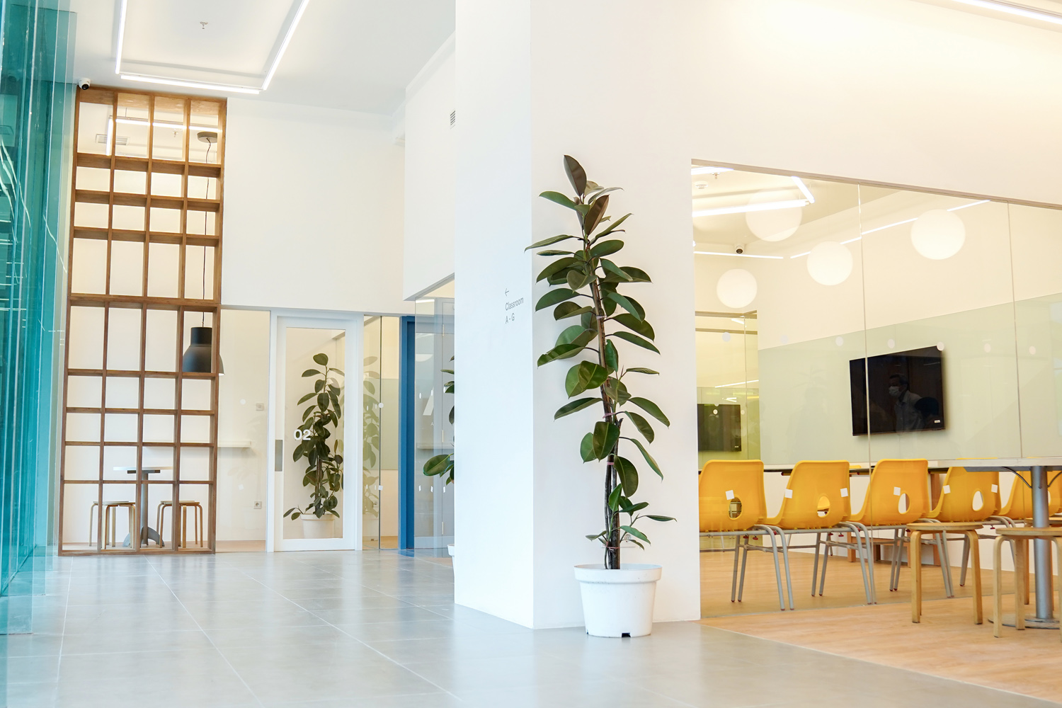 English 1 Surabaya Galaxy Mall